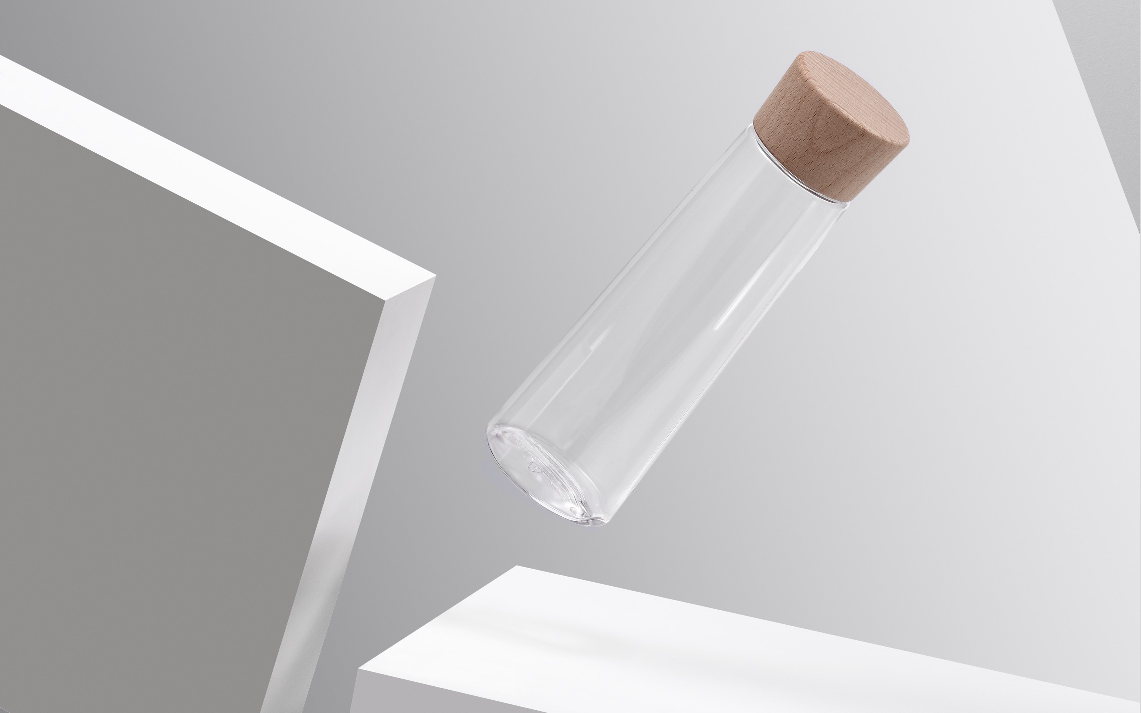 The FLOW drinking bottle embodies purism in its most beautiful form.